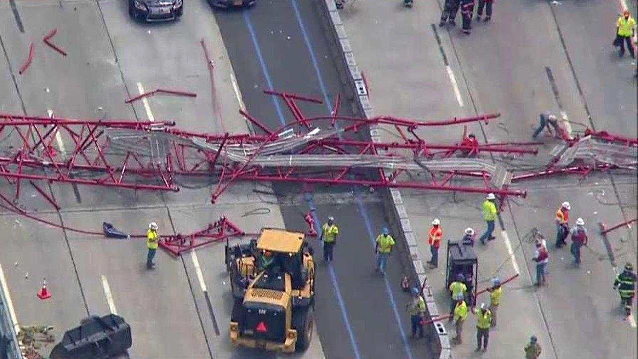 Crane collapses on Tappan Zee Bridge in New York