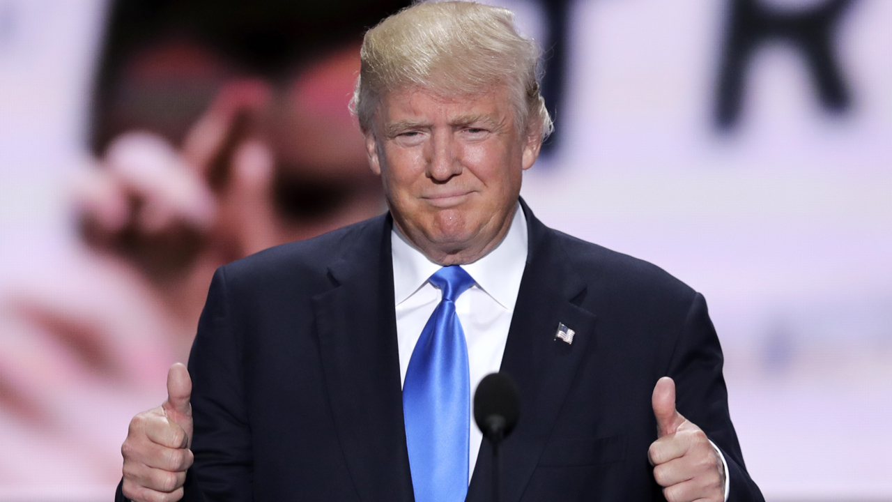 Apakah tantangan Trump untuk menggalang dukungan dari kubu pendukung atau kubu independen?