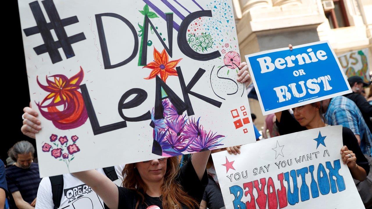 Sekali lagi dengan email: Skandal terbaru mengawali penobatan Clinton di konvensi