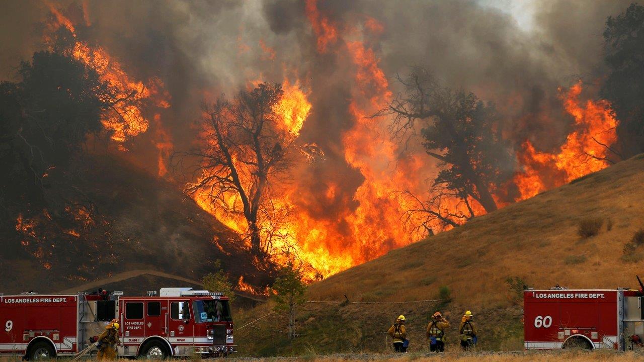 Calif. firefighters struggle to contain 2 fast-moving fires
