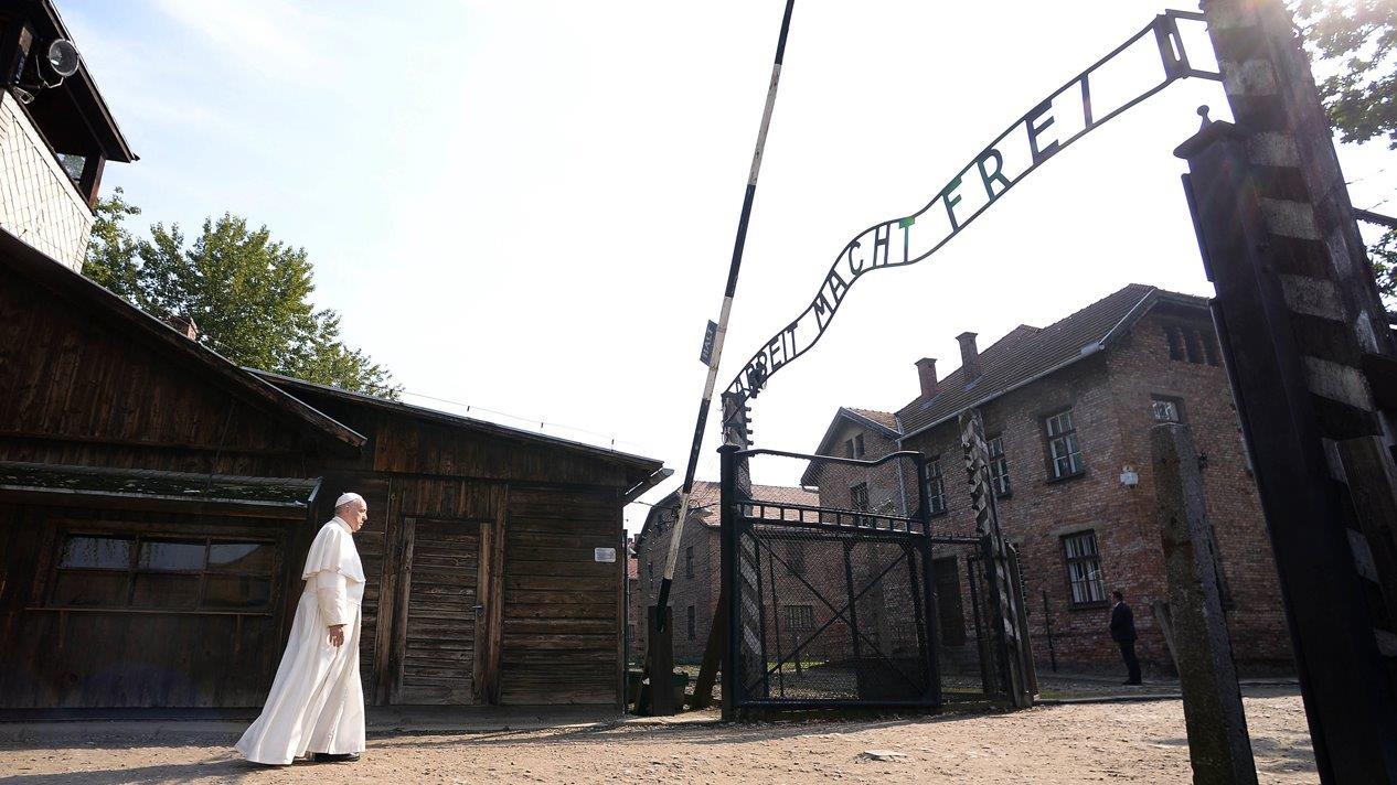 Pope Francis makes historic visit to Auschwitz 