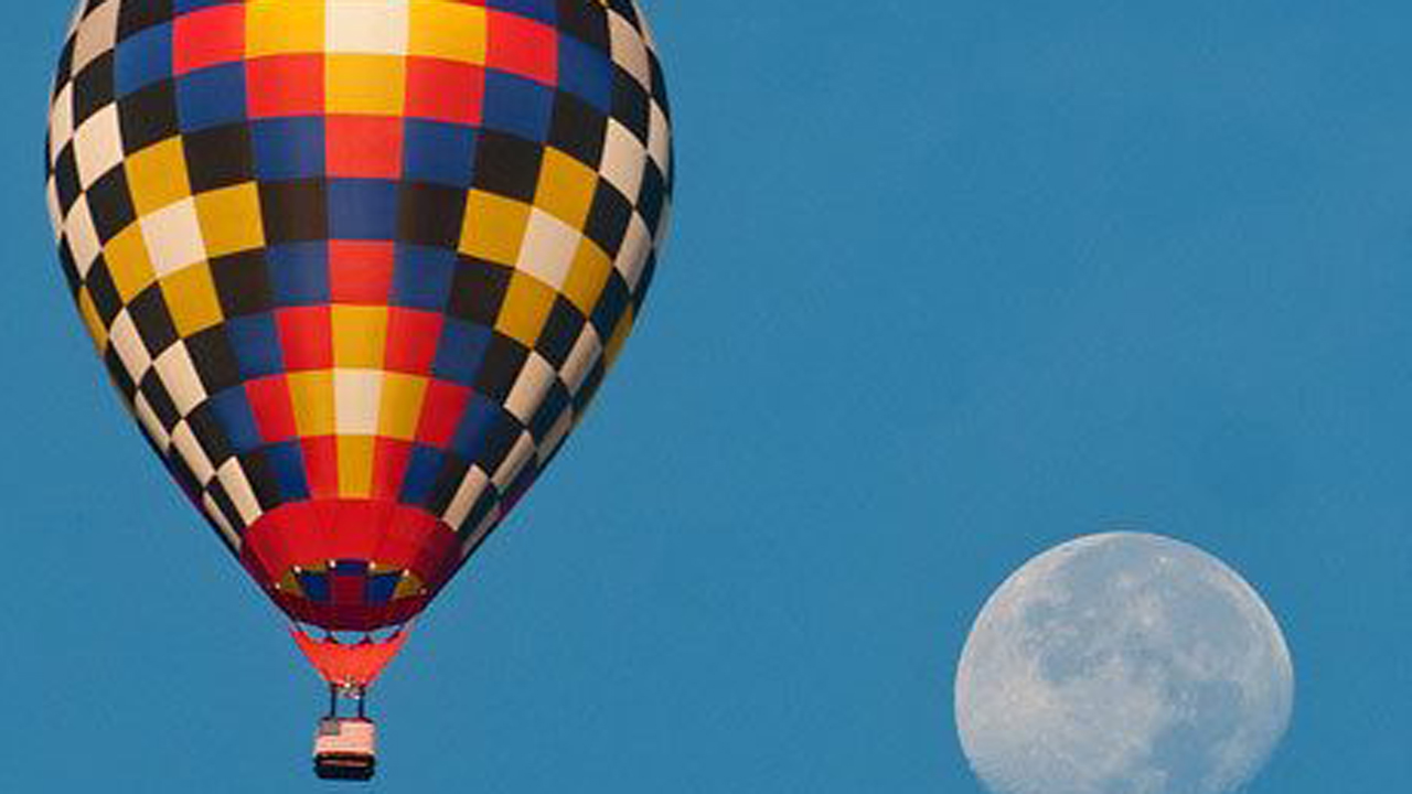 Hot air balloon carrying at least 16 people crashes in Texas