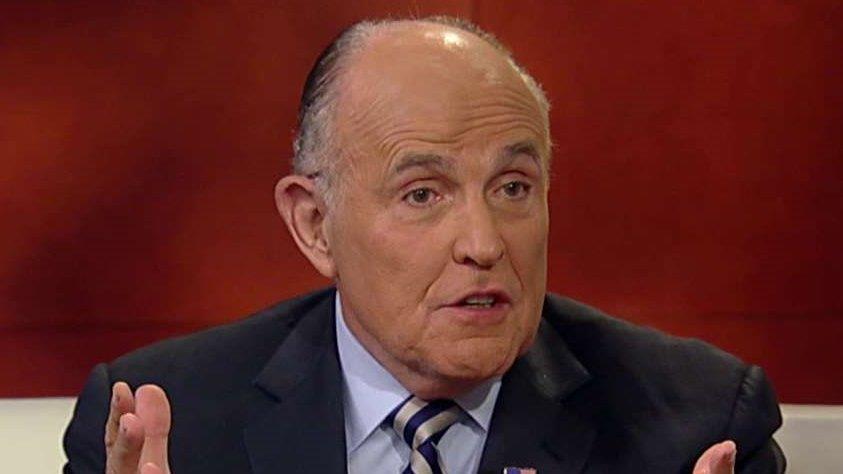 Giuliani: Penolakan Clinton untuk meminta dukungan polisi menunjukkan Dems sebagai ‘partai anti-penegakan hukum’