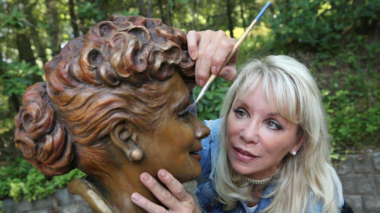 Scary Lucy No More Town Unveils New Lucille Ball Statue Fox News