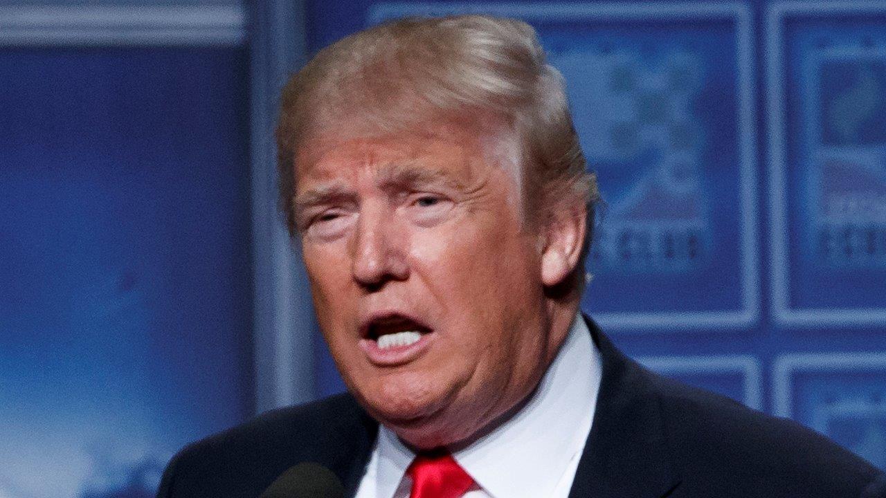 Trump berjanji untuk mengguncang perekonomian dengan pemotongan pajak dan banyak lagi, yang mengalahkan rekor Clinton