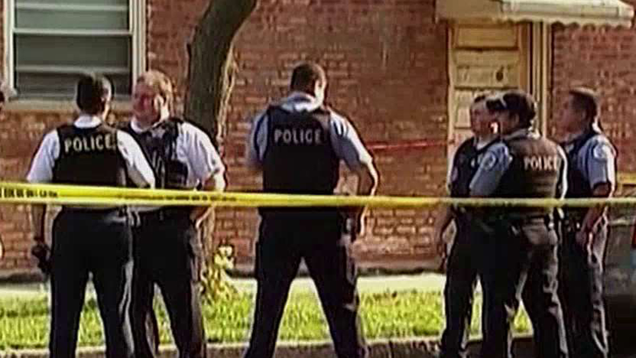 Chicago gangs plotting to kill police officers