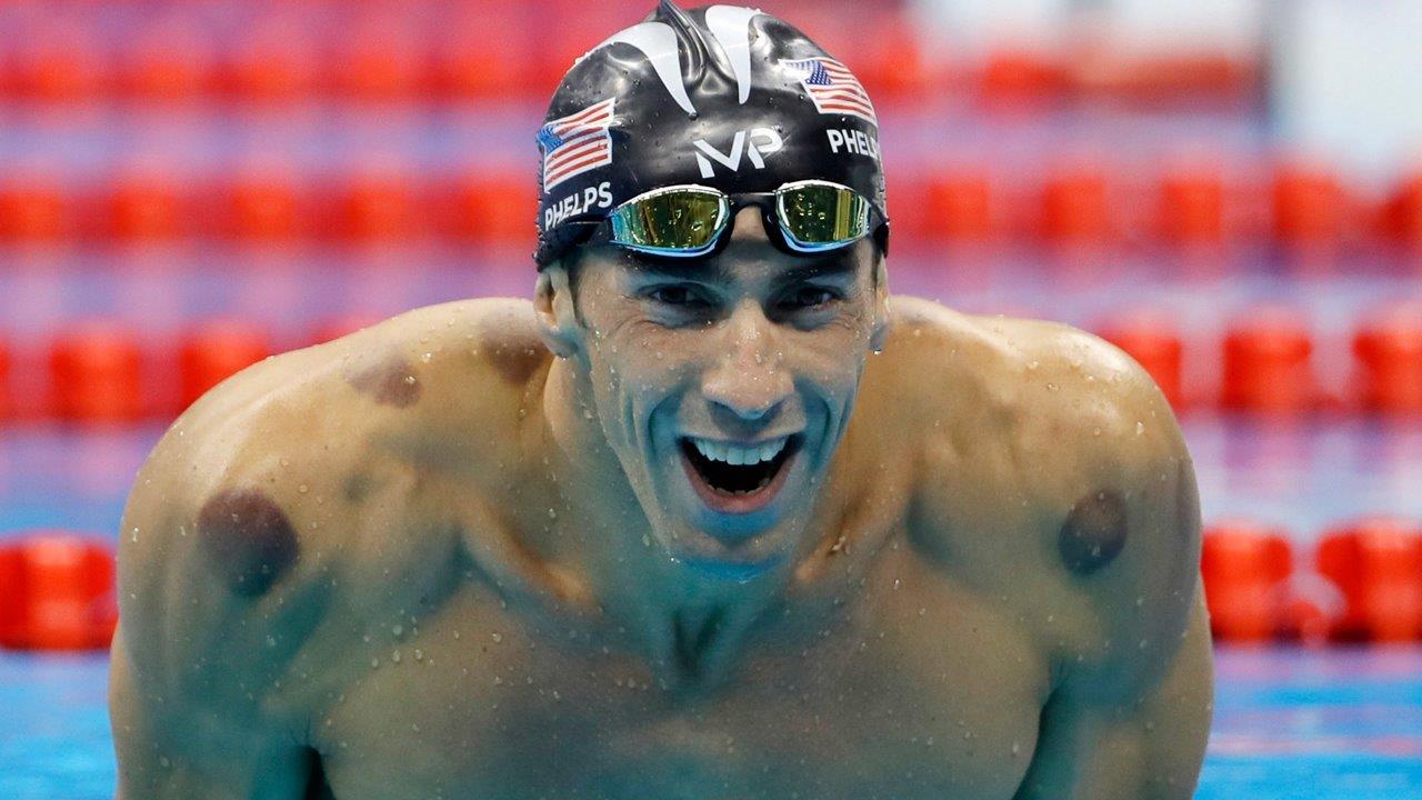 Phelps mengalahkan saingannya Lochte untuk merebut medali emas Olimpiade ke-22