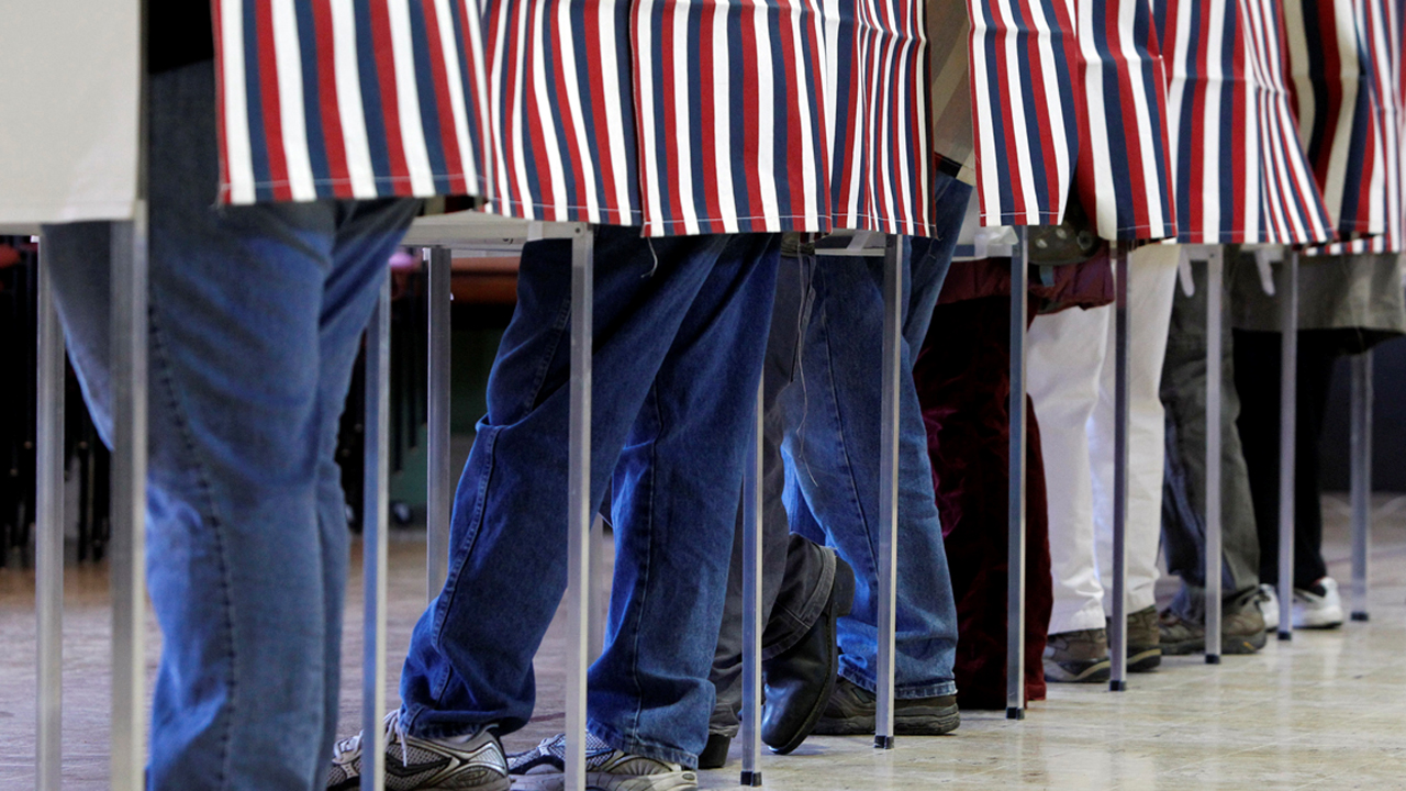 States, courts wrestle with allowing 'ballot selfies'