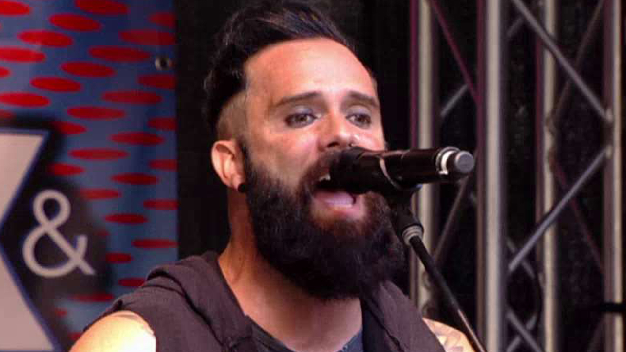 Skillet performs 'Feel Invincible' 
