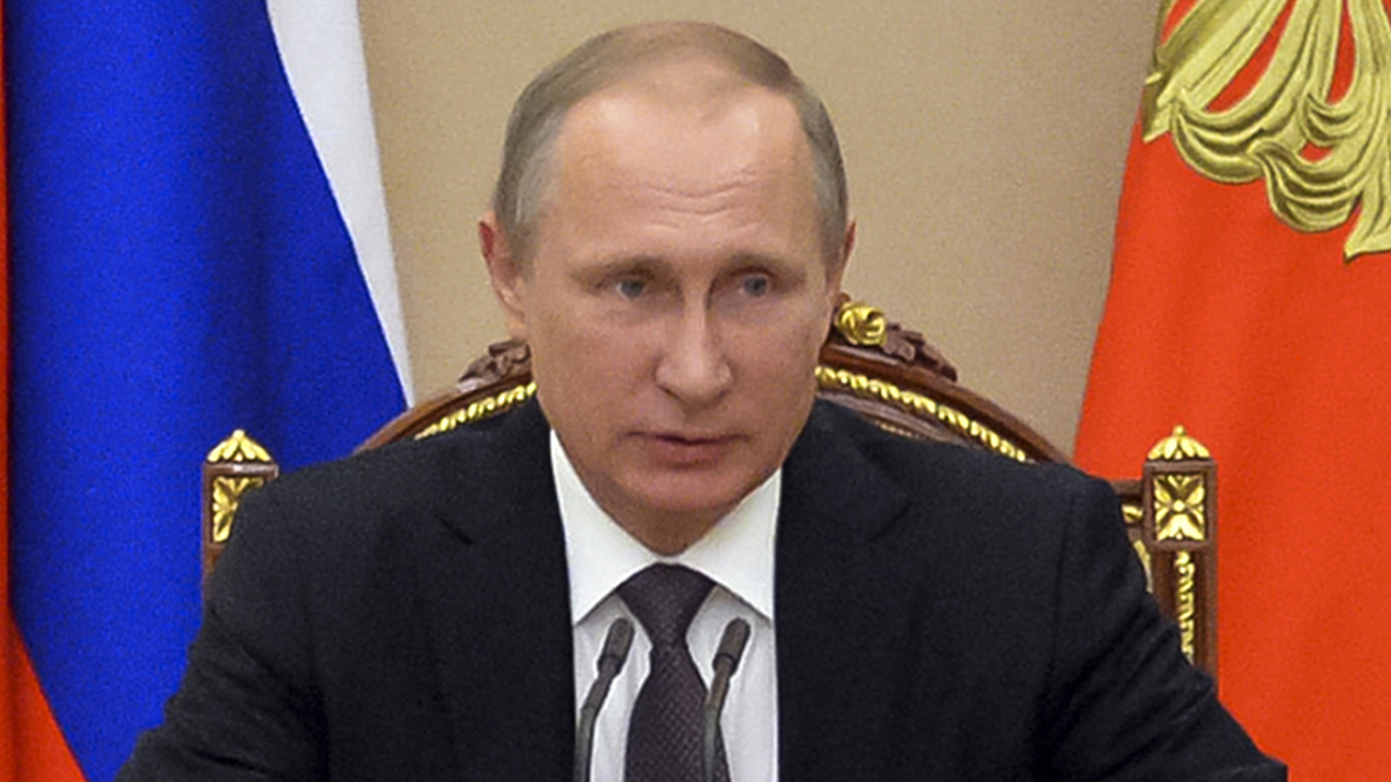 Putin visits Crimea amid new tensions