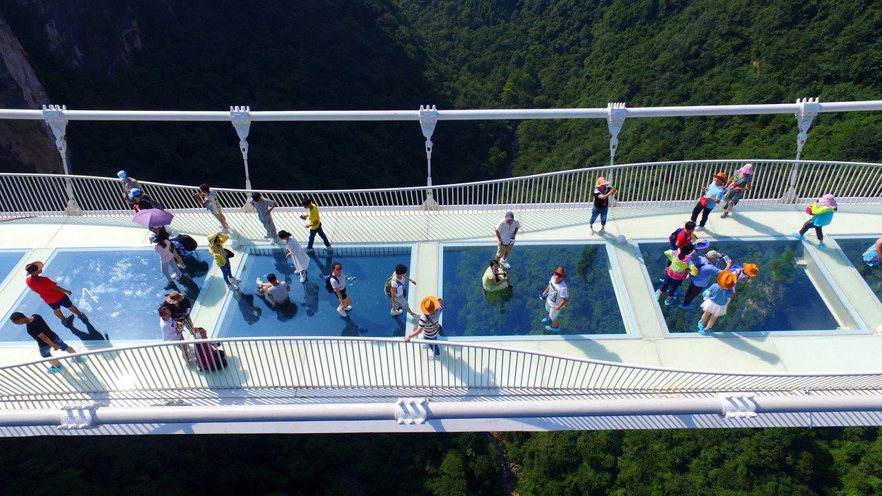 World S Longest Highest Glass Bottom Bridge Opens Over China S