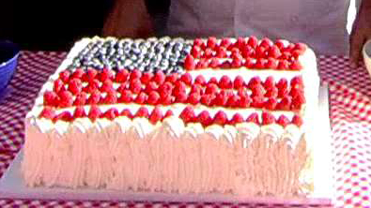 'Cake Boss' shows you how to make an American flag cake