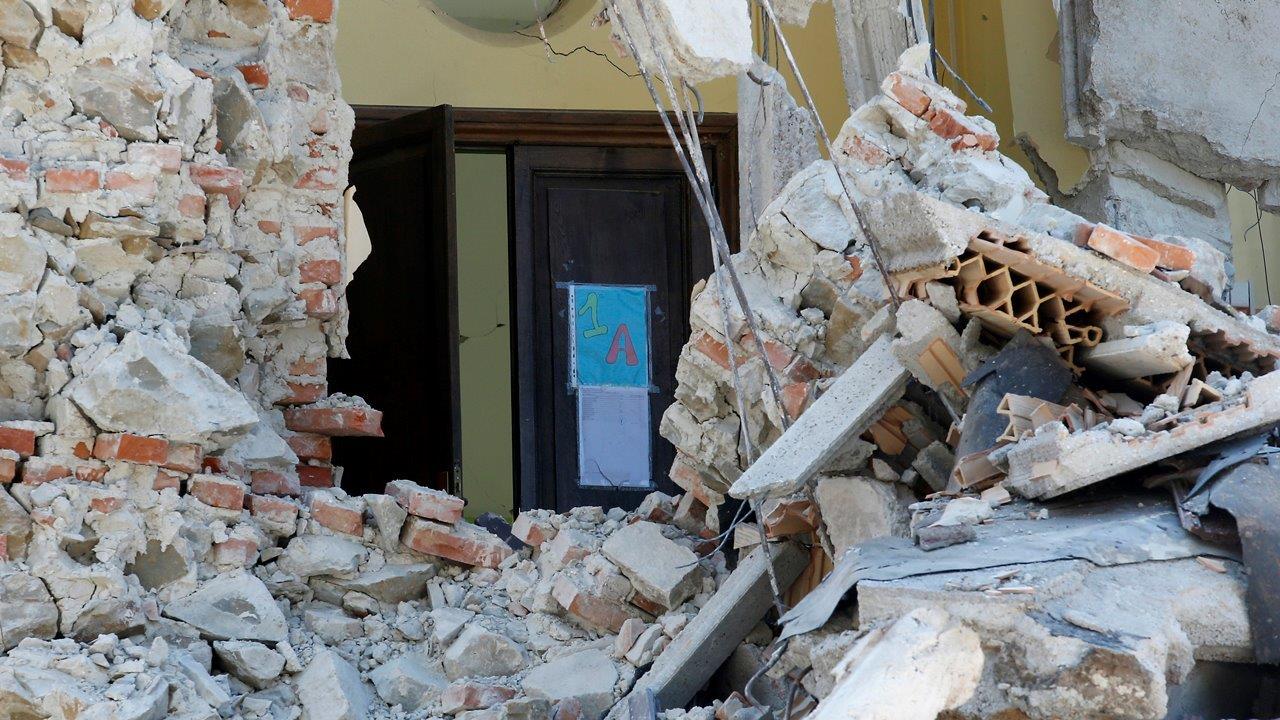 Violent aftershocks in central Italy send survivors running