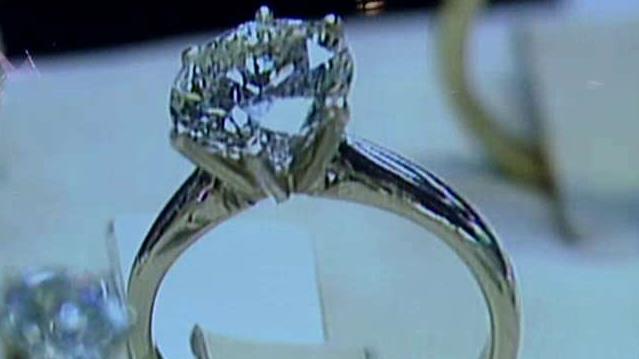 Recruiter: Don't wear engagement ring to job interviews