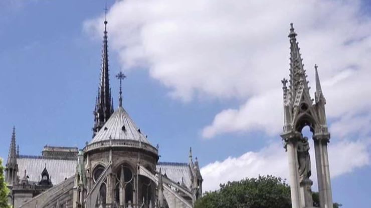 Man arrested after gas tanks found near Notre Dame Cathedral