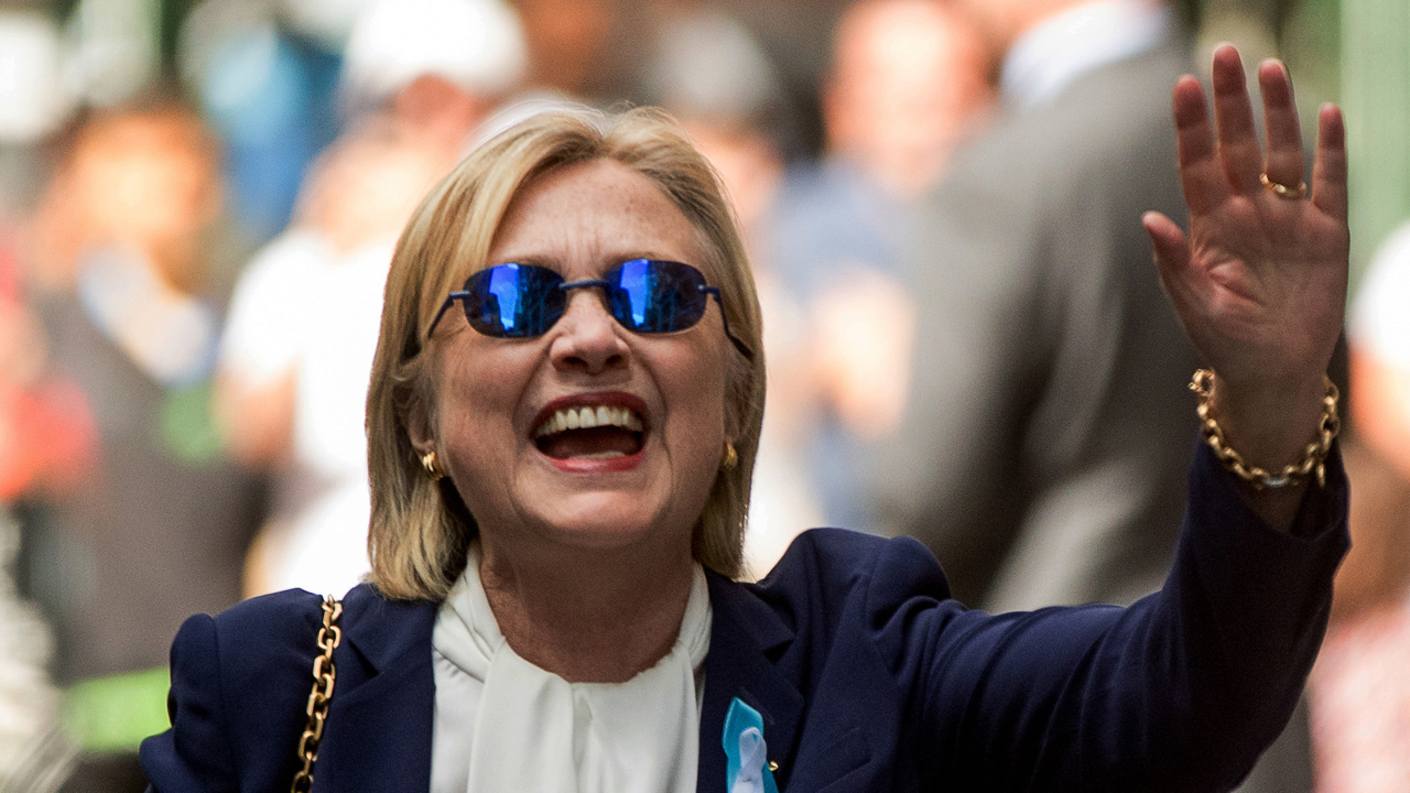 Clinton campaign downplays pneumonia diagnosis