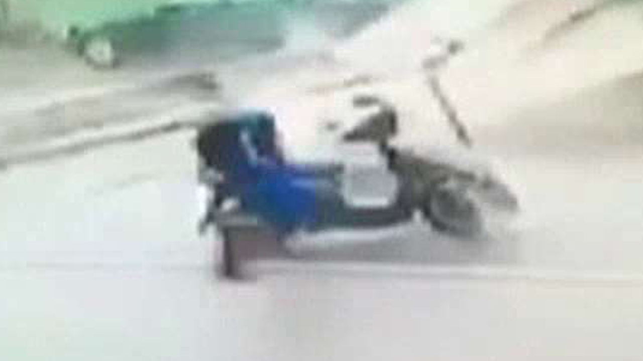 Man knocked off his motorbike by flying debris in Taiwan