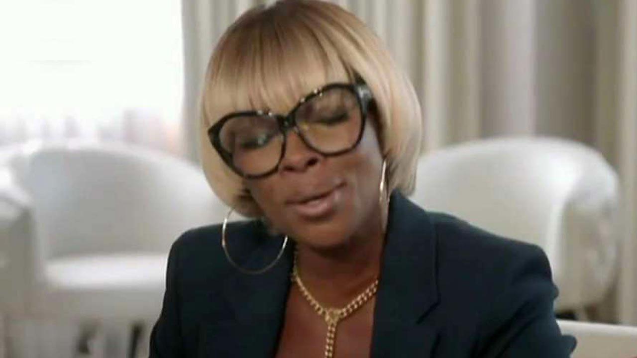 Halftime Report: Mary J. Blige's awkward moment