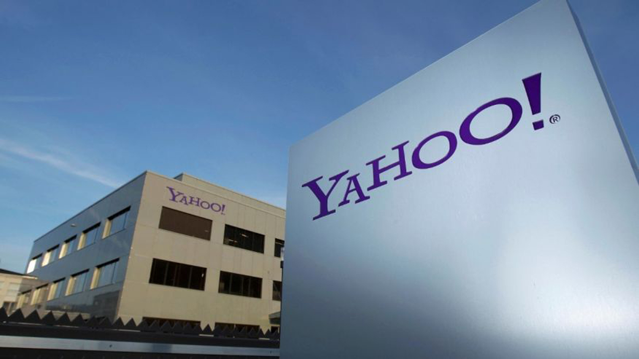 Report: Yahoo gave US government access to all users' emails