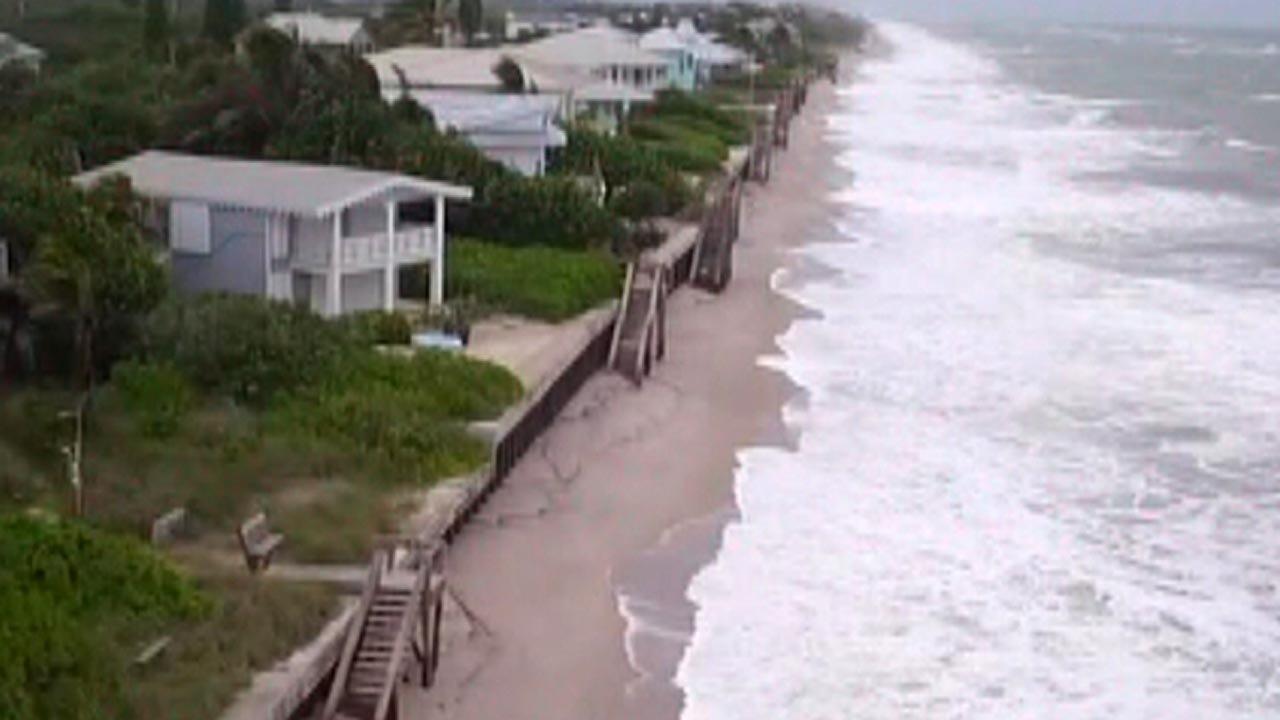 Hurricane Matthew bears down on Florida coast