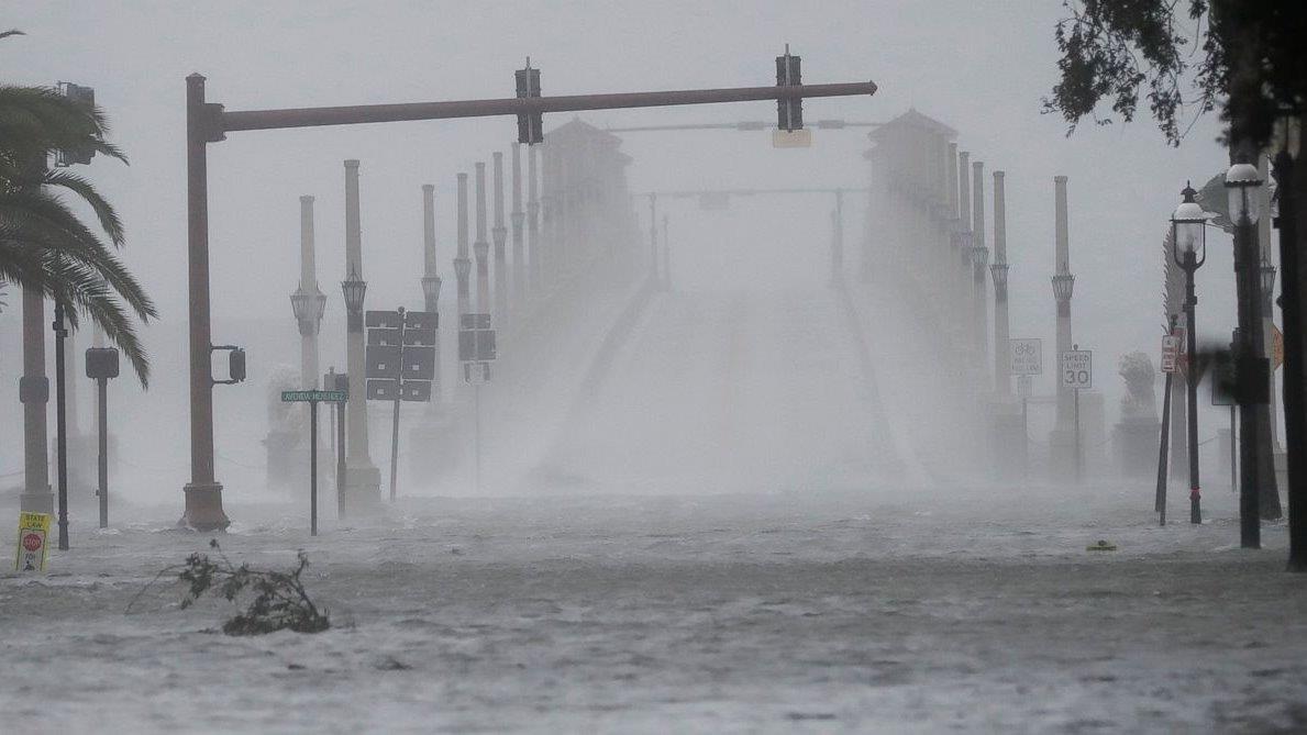Hundreds of thousands evacuate East Coast