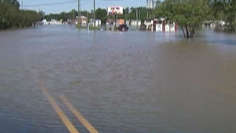 North Carolina floods force hundreds to evacuate