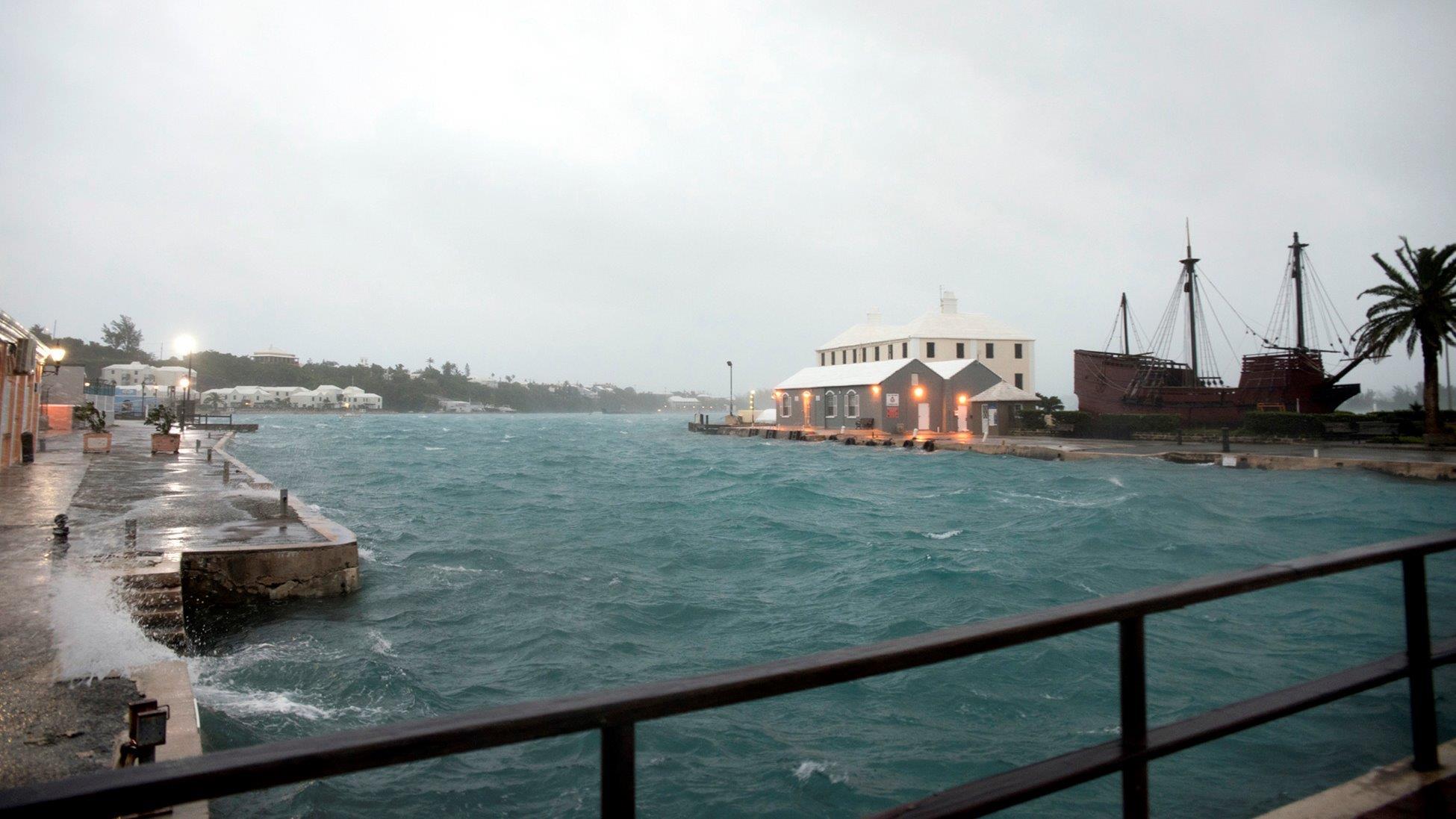 Hurricane Nicole hits Bermuda as category 3 storm