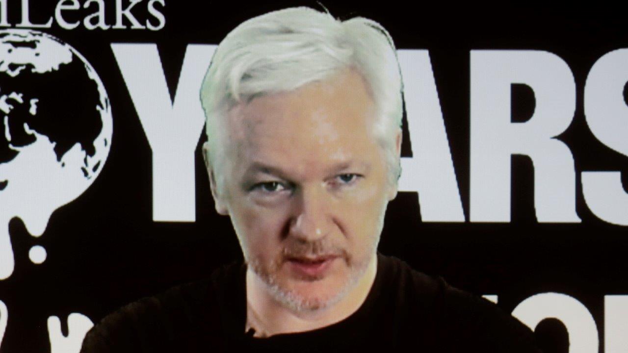 WikiLeaks: Julian Assange cut off from internet 