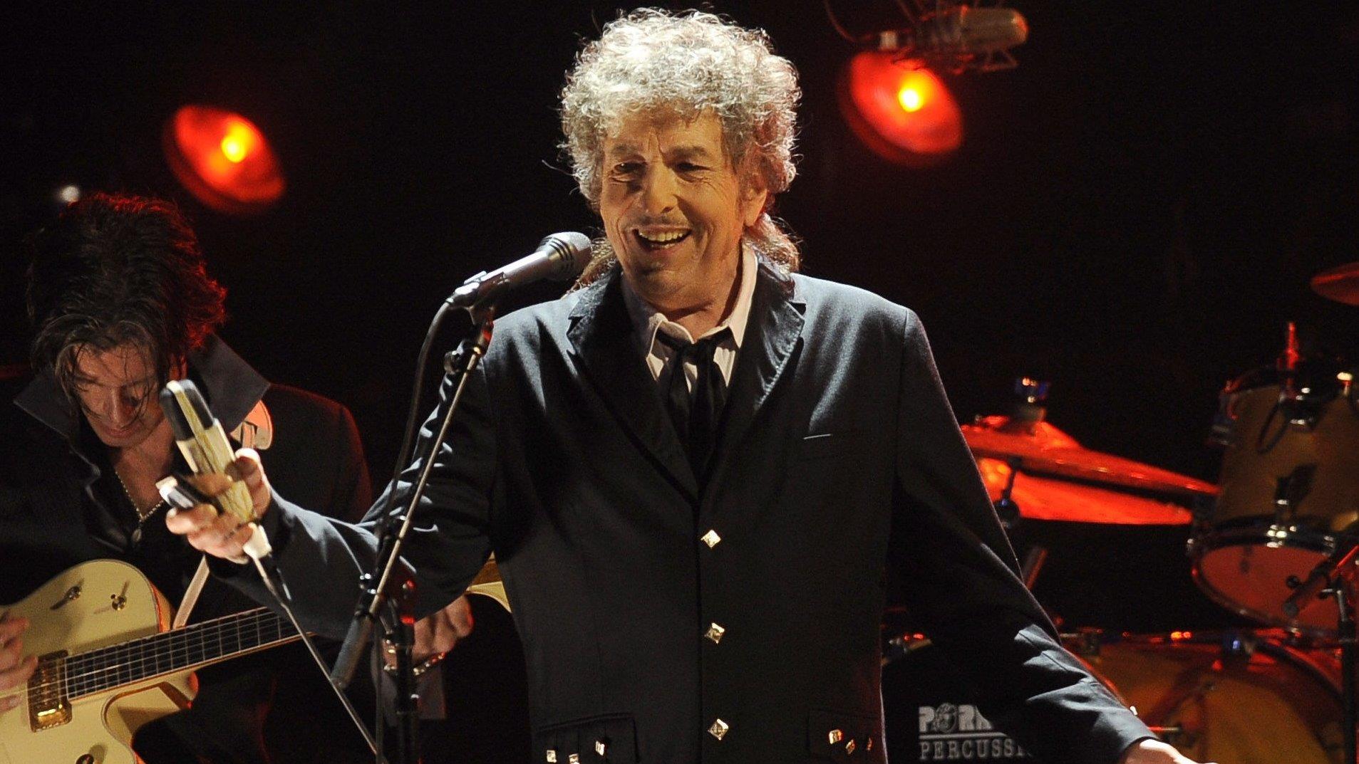 Bob Dylan called 'arrogant' by Nobel Prize committee 