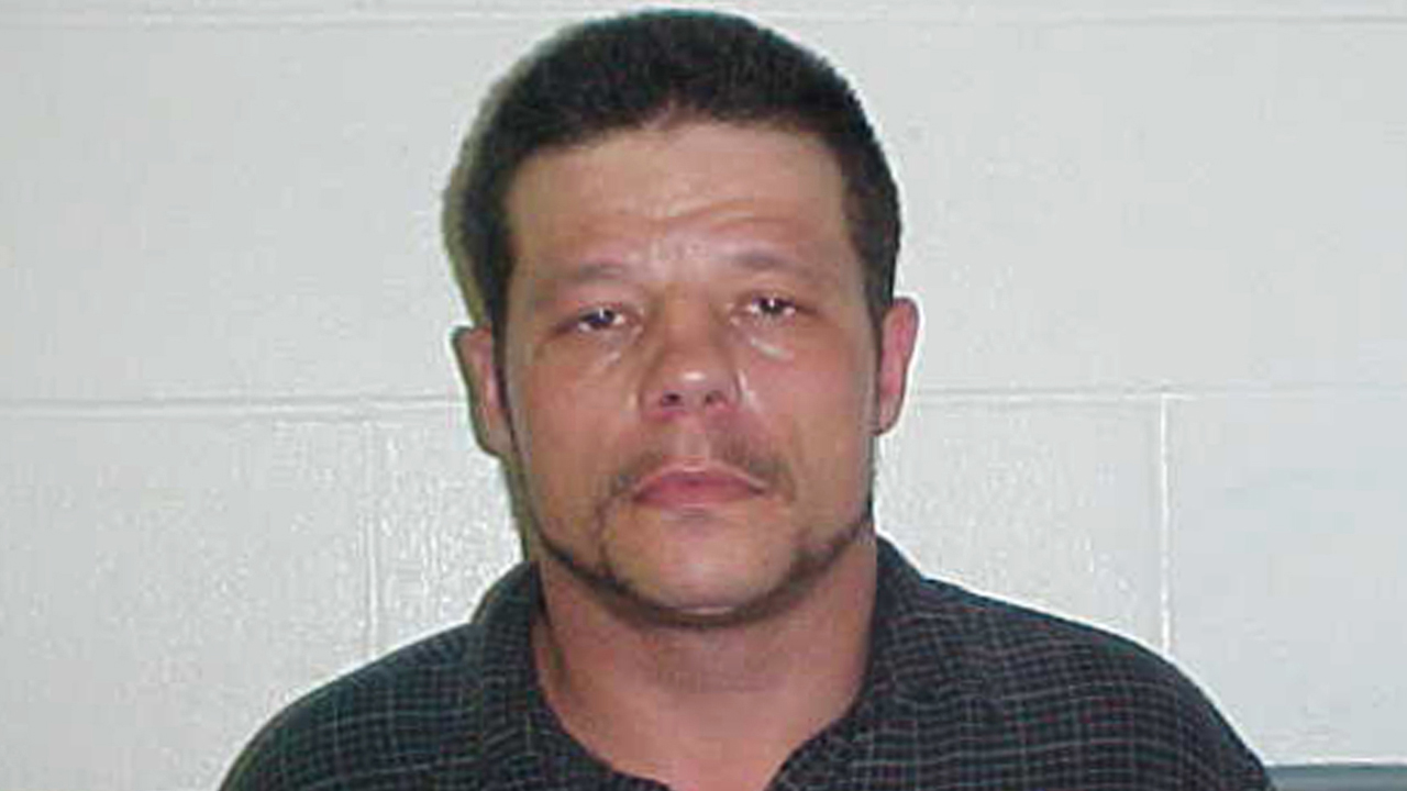 Oklahoma fugitive dies in shootout with police