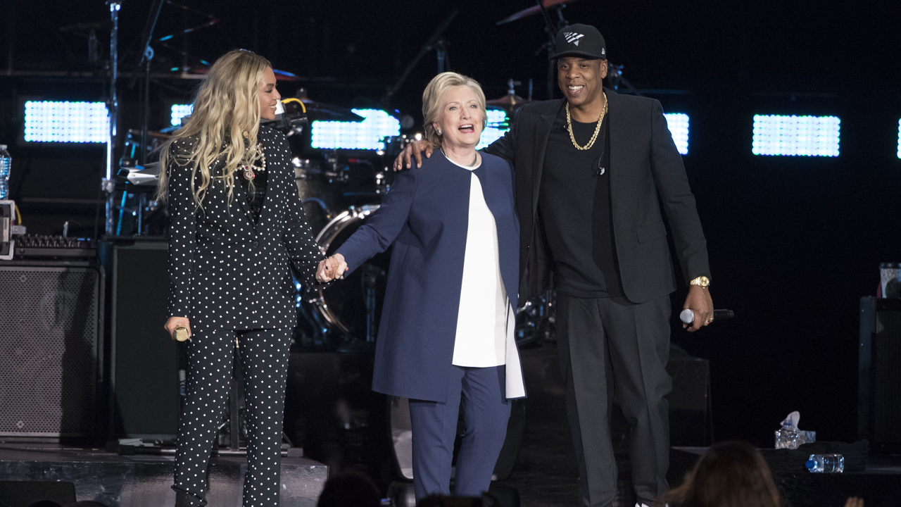 Clinton uses star power to bring in supporters