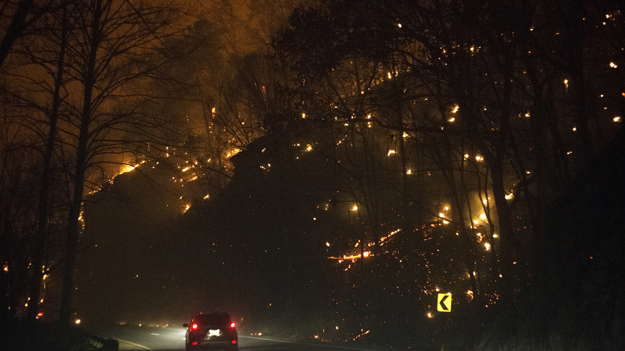 Wildfires in Tennessee force families, tourists to evacuate
