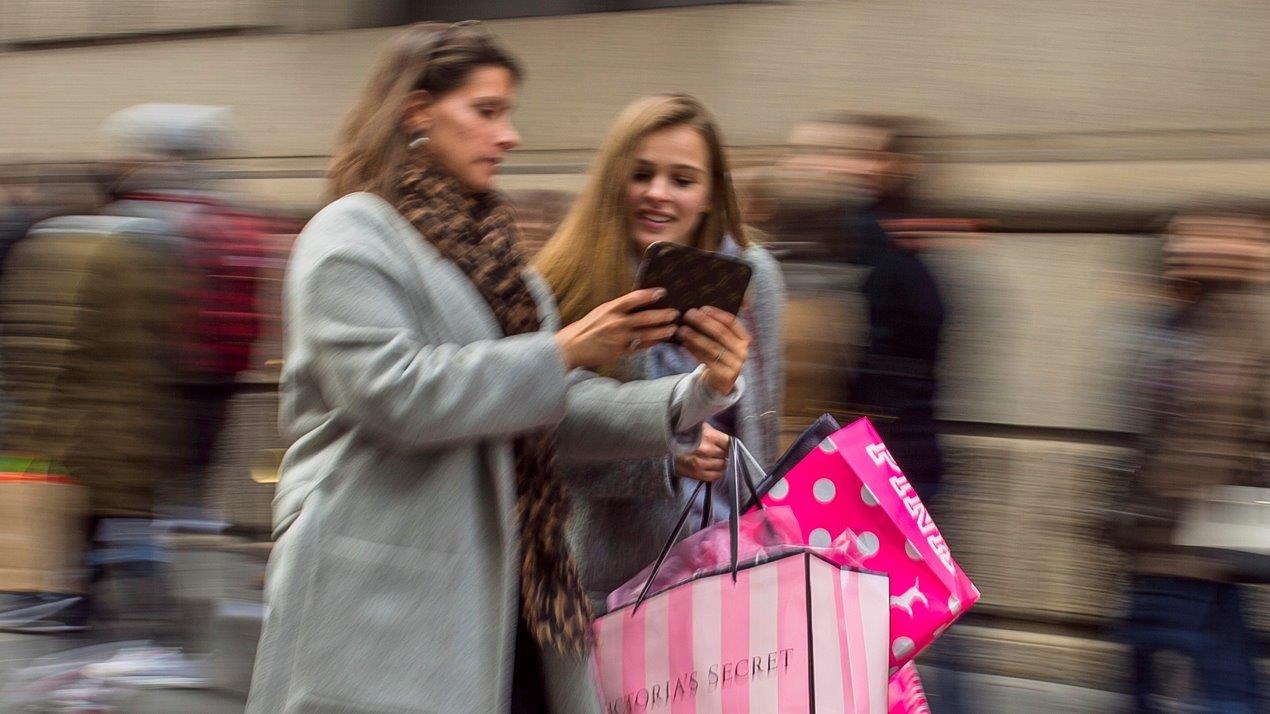 What are the best credit cards for holiday shopping?