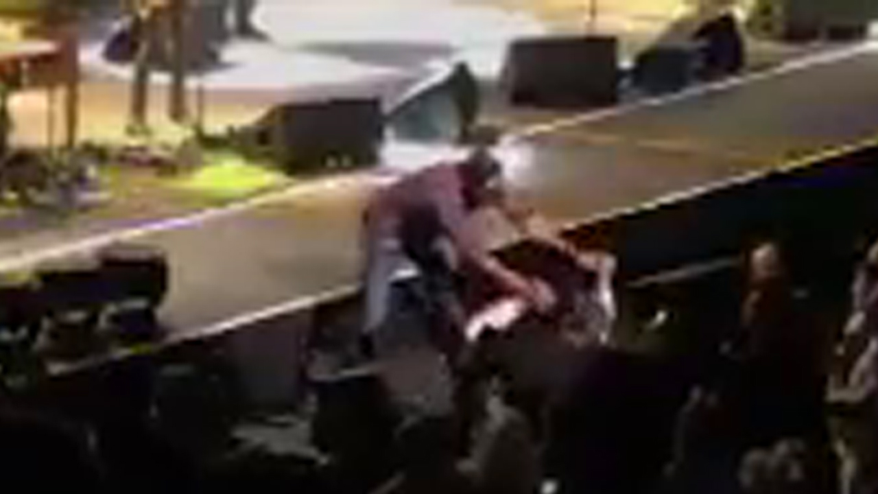 Country star punches fan during concert, finishes song