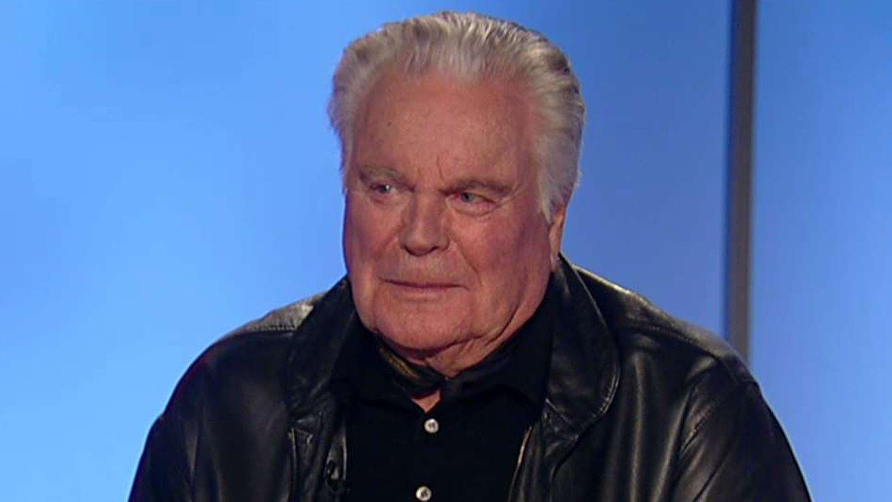 Robert Wagner honors Hollywood's legendary actresses