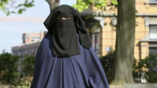 German Chancellor Angela Merkel calls for burqa ban