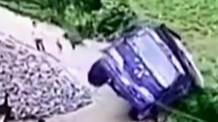 Man jumps out of truck window before it falls off cliff