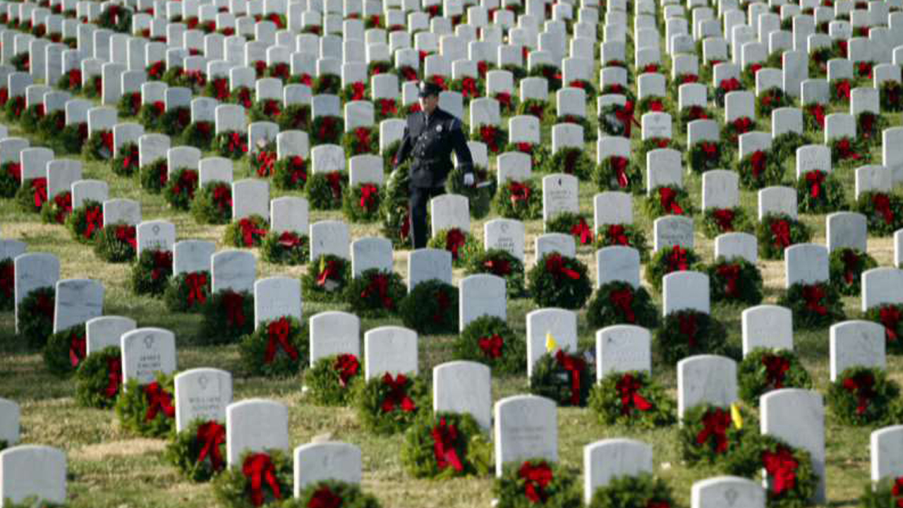 Every grave in Arlington will have a wreath this Christmas
