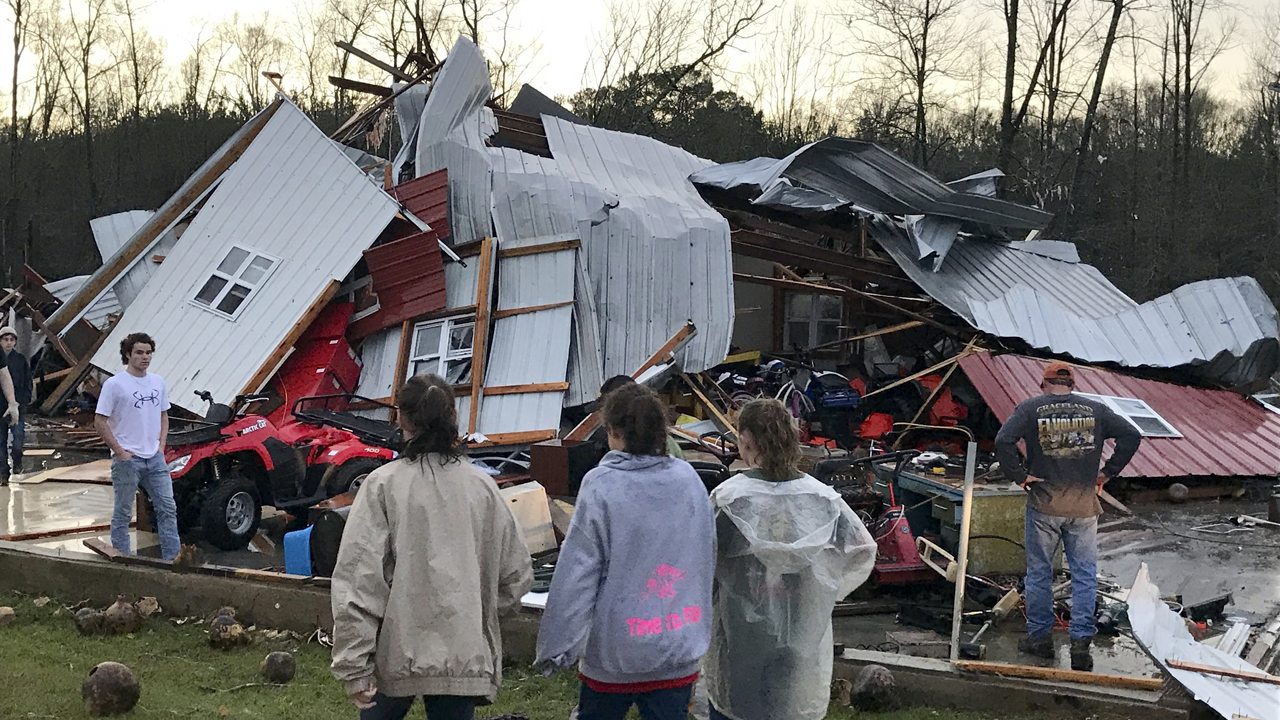 Deadly storms sweep through Southern states 