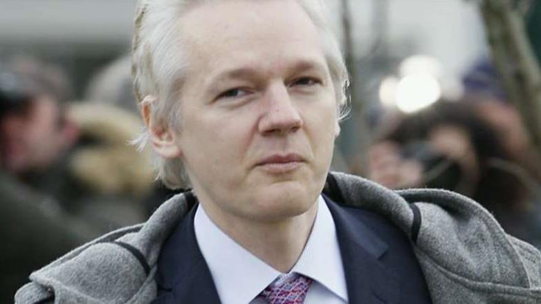 Tucker Carlson: Julian Assange has no reason to lie