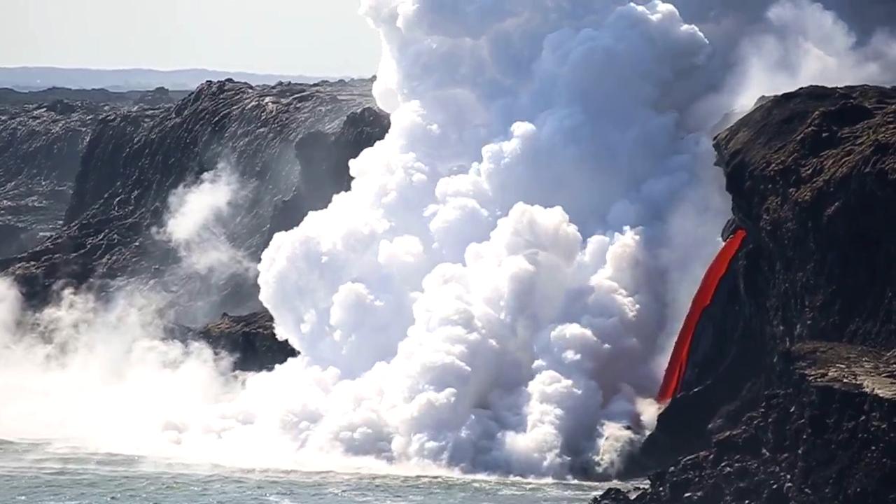 'Fire hose' of lava pours into ocean 