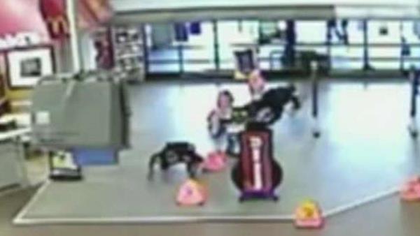 Gunfight in Arizona Walmart caught on video