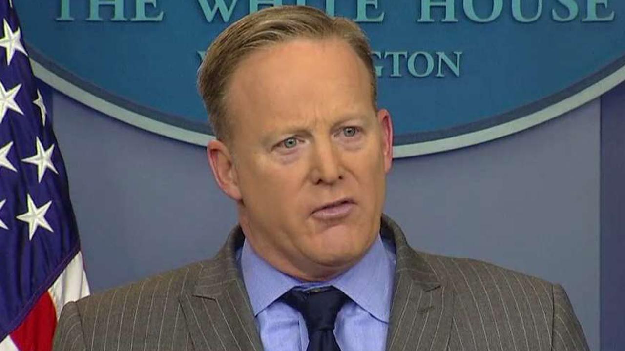 Sean Spicer criticized for defending inauguration crowd size