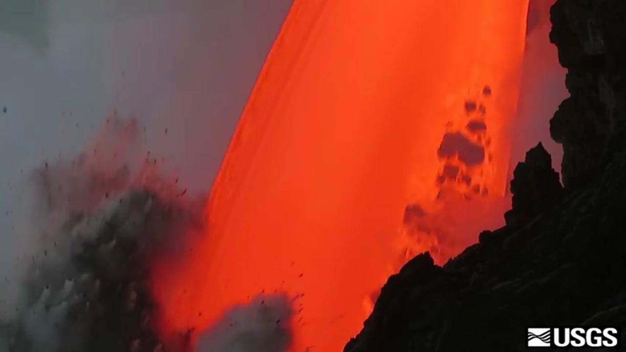 Massive stream of molten lava pours into Pacific Ocean
