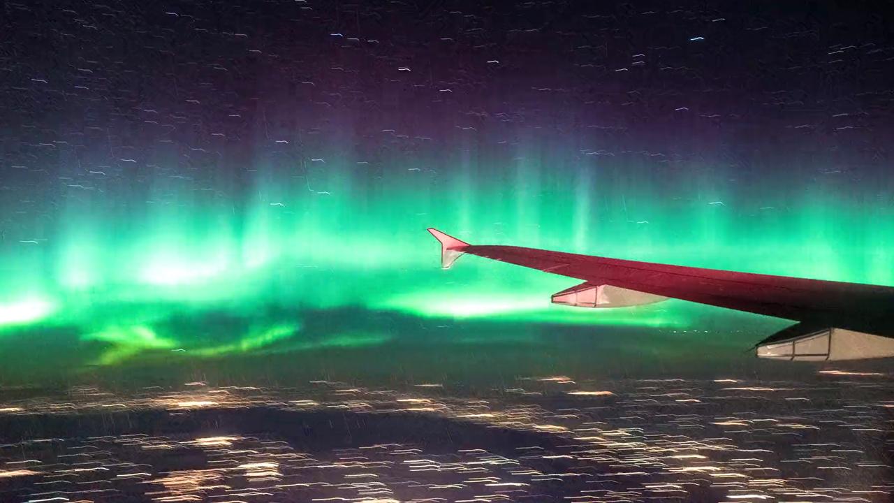 Spectacular video of Northern Lights filmed from plane