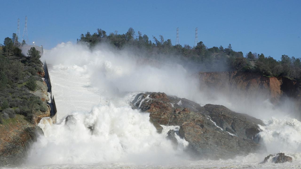 Crumbling California dam forces thousands to evacuate