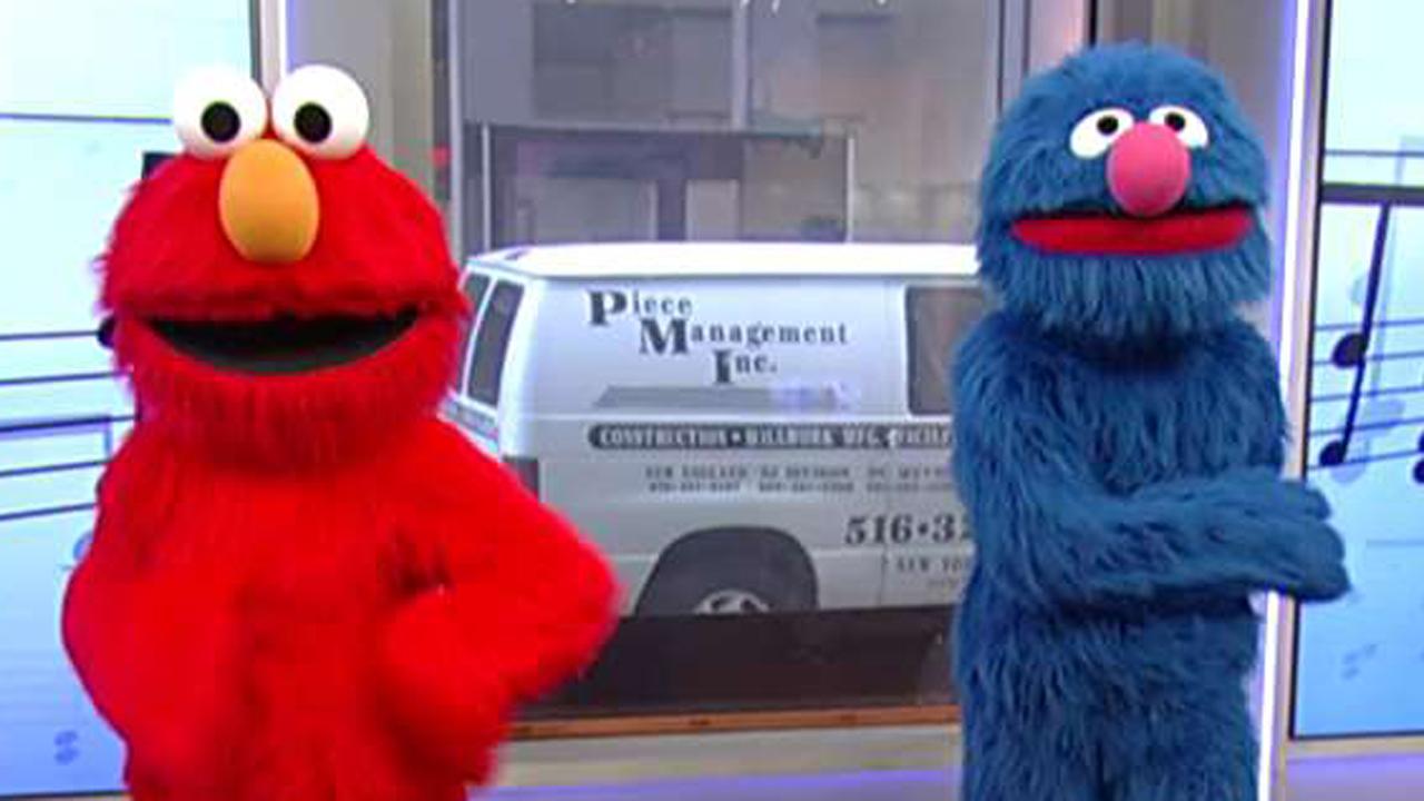 Elmo and Grover perform 'Sunny Days' 