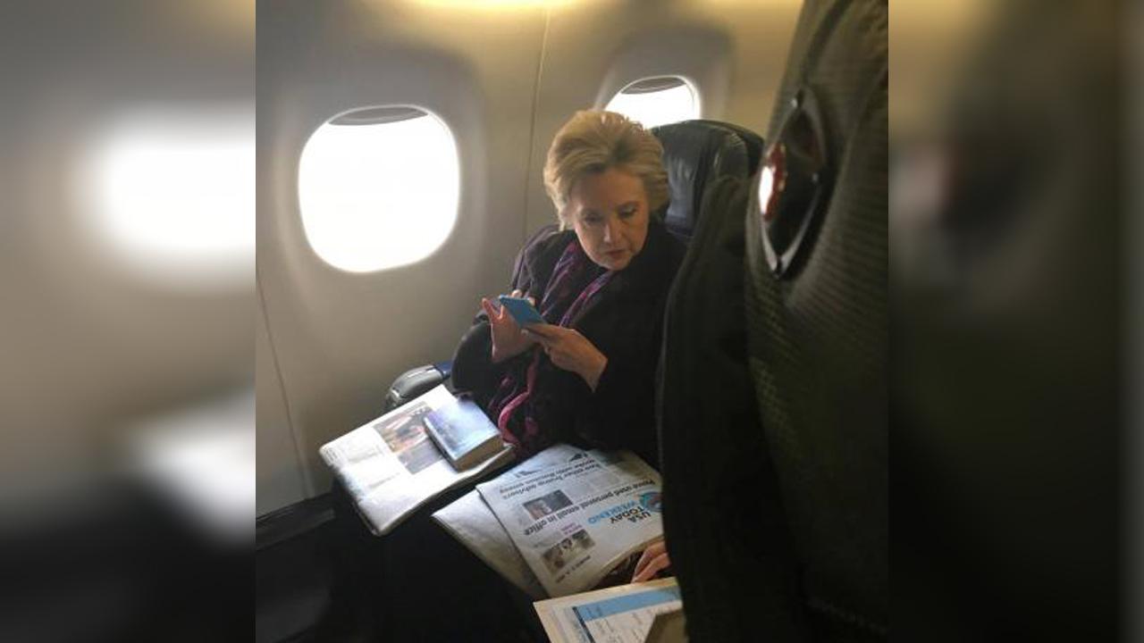 Picture of Clinton reading Pence email story goes viral