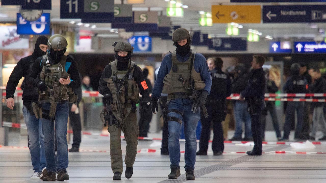 9 injured in ax attack at German train station