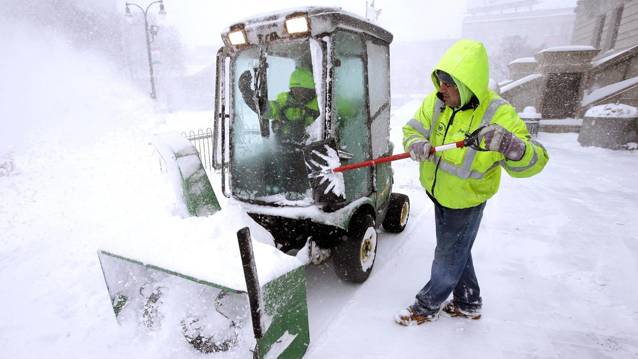 Crews begin cleanup after late-winter storm 